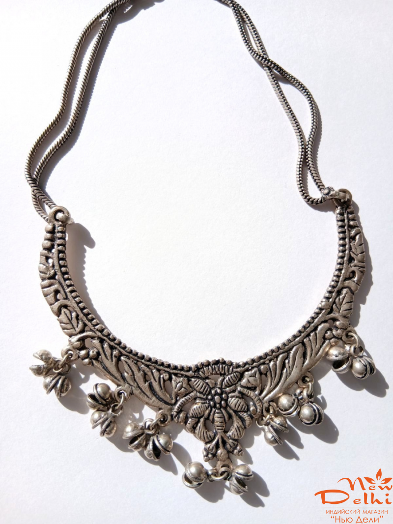 Колье "Квіти" з гунгру, белий метал-чеканка,  Індія