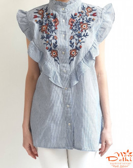 Блуза с цветочной вышивкой на кокетке, в мелкую синюю полоску