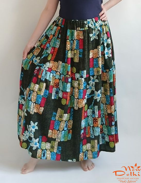 Спідниця штапель, довга.Темно-зелена з квітами.