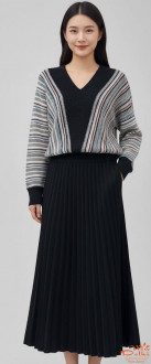 Костюм трикотажний  зі с підницей пліссе Чорний з Кольоровими Смужками.
