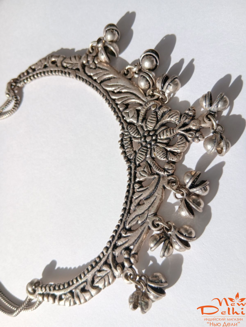 Колье "Квіти" з гунгру, белий метал-чеканка,  Індія