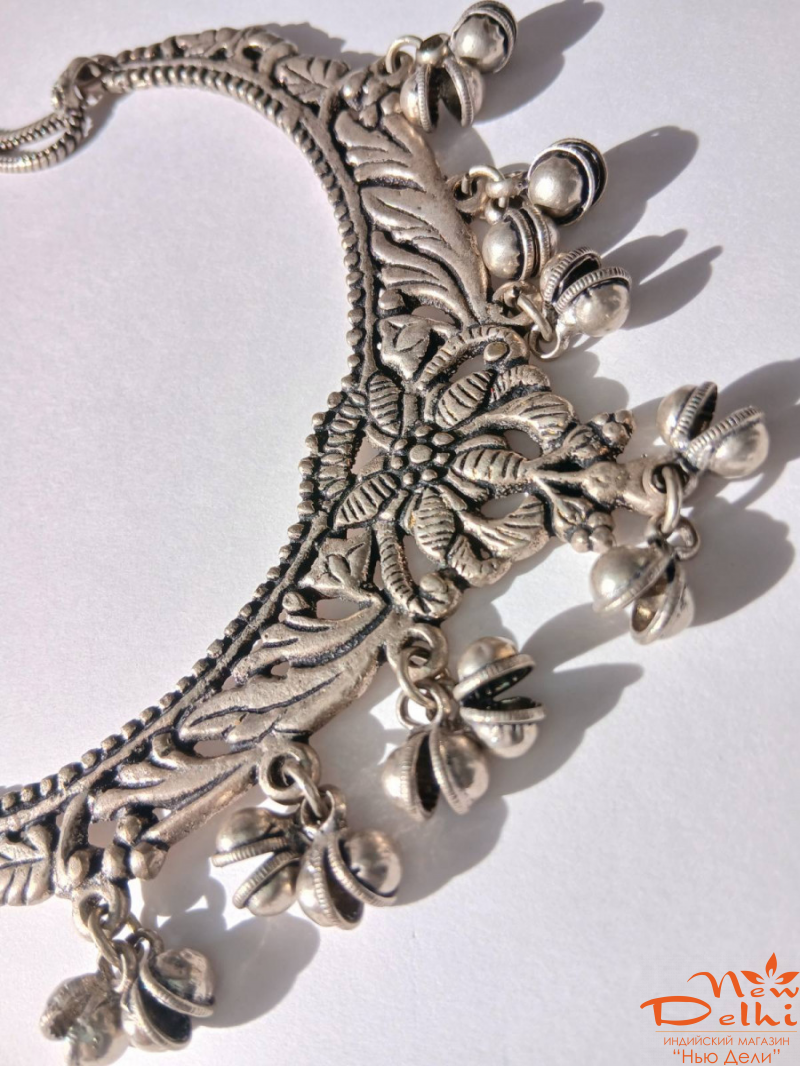 Колье "Квіти" з гунгру, белий метал-чеканка,  Індія