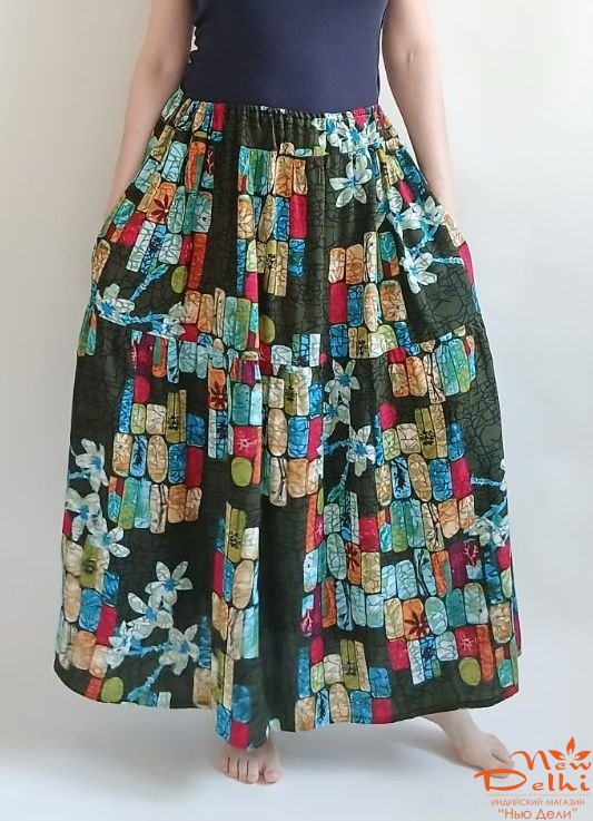 Спідниця штапель, довга.Темно-зелена з квітами.